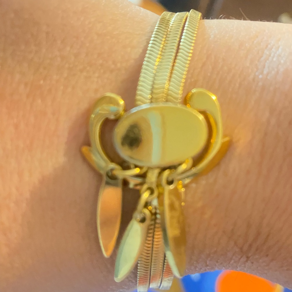 1960 vintage Monet gold Tone bracelet .